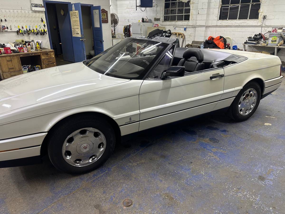 Cadillac-allante-1991-white-15