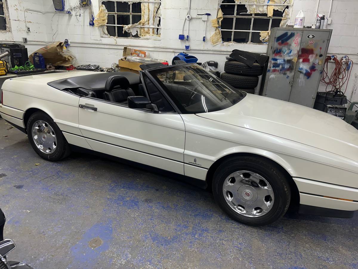 Cadillac-allante-1991-white-18