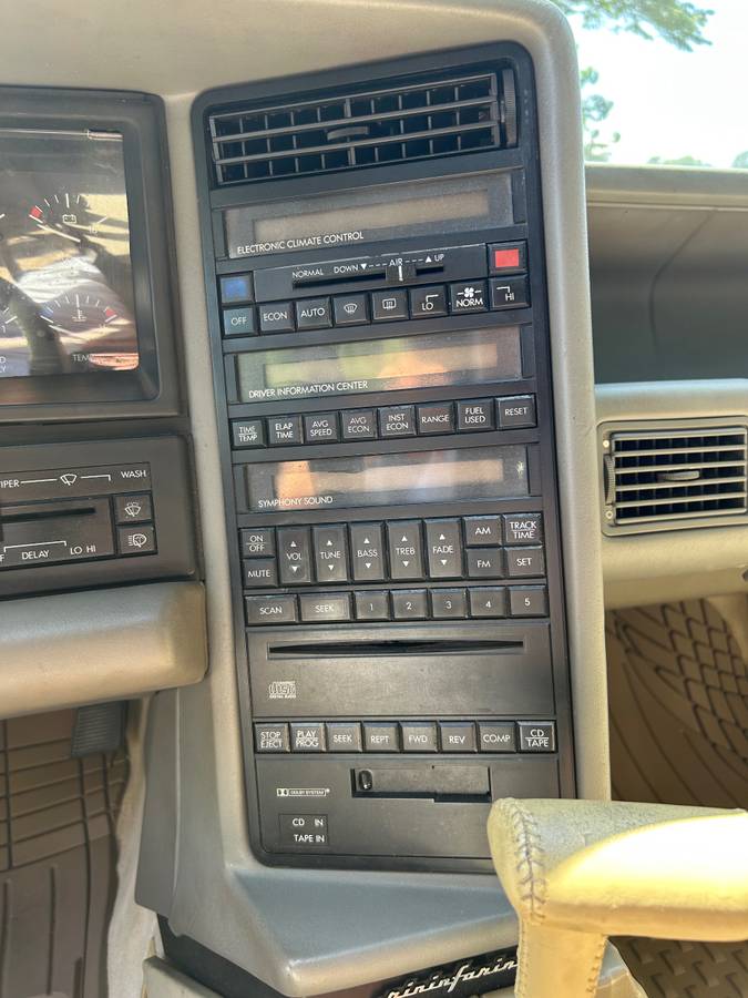 Cadillac-allante-1993-white-9