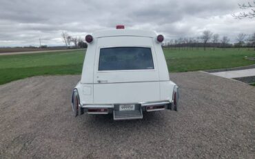 Cadillac-ambulance-miller-meteor-1974-1