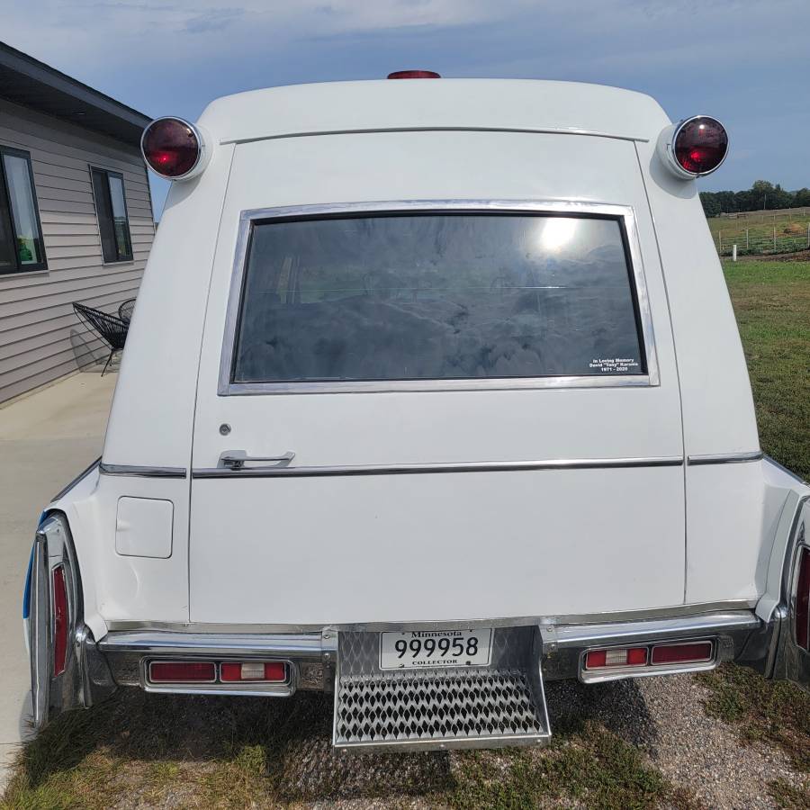 Cadillac-ambulance-miller-meteor-1974-10