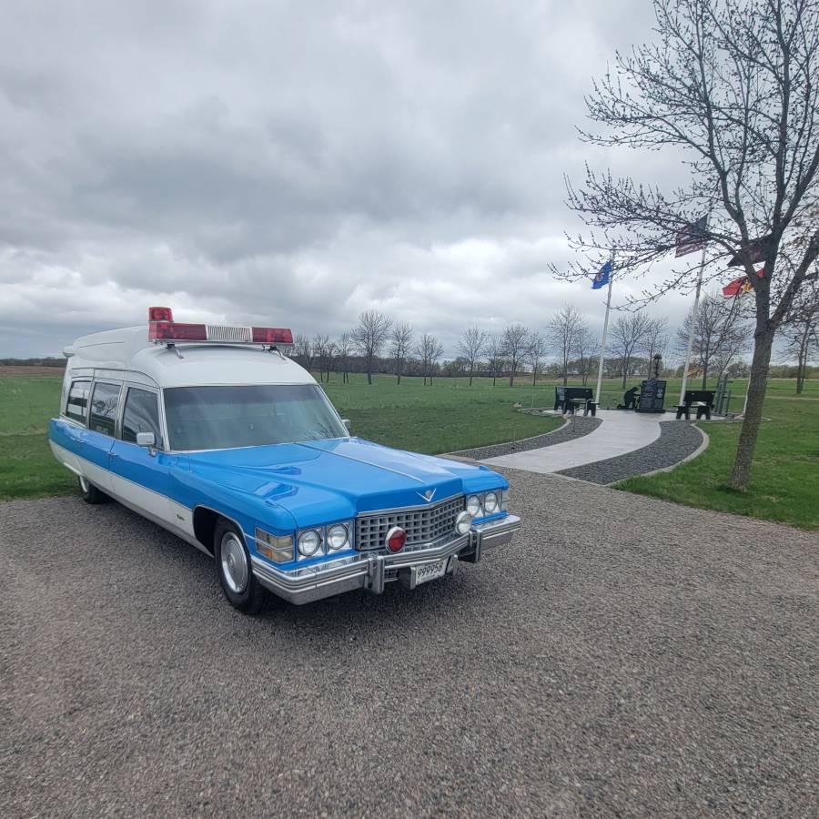 Cadillac-ambulance-miller-meteor-1974-6
