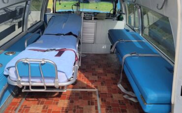 Cadillac-ambulance-miller-meteor-1974-7