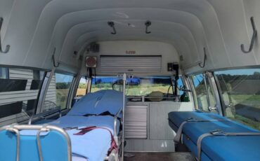 Cadillac-ambulance-miller-meteor-1974-8