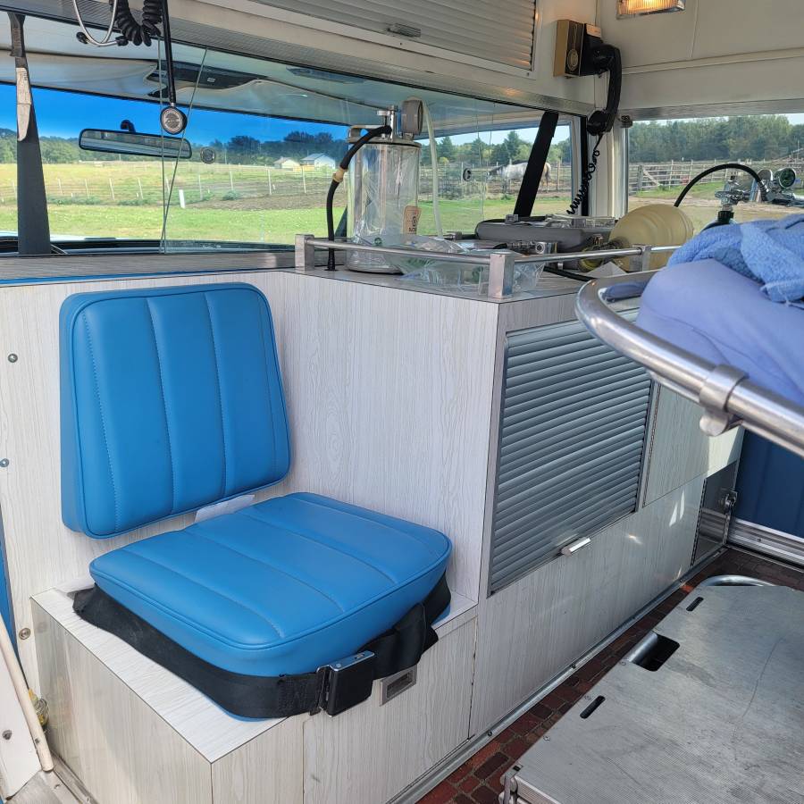 Cadillac-ambulance-miller-meteor-1974-9