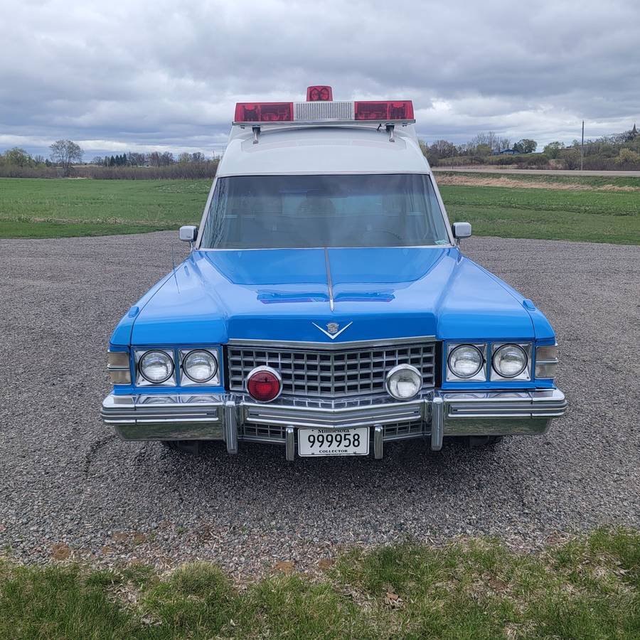 Cadillac-ambulance-miller-meteor-1974