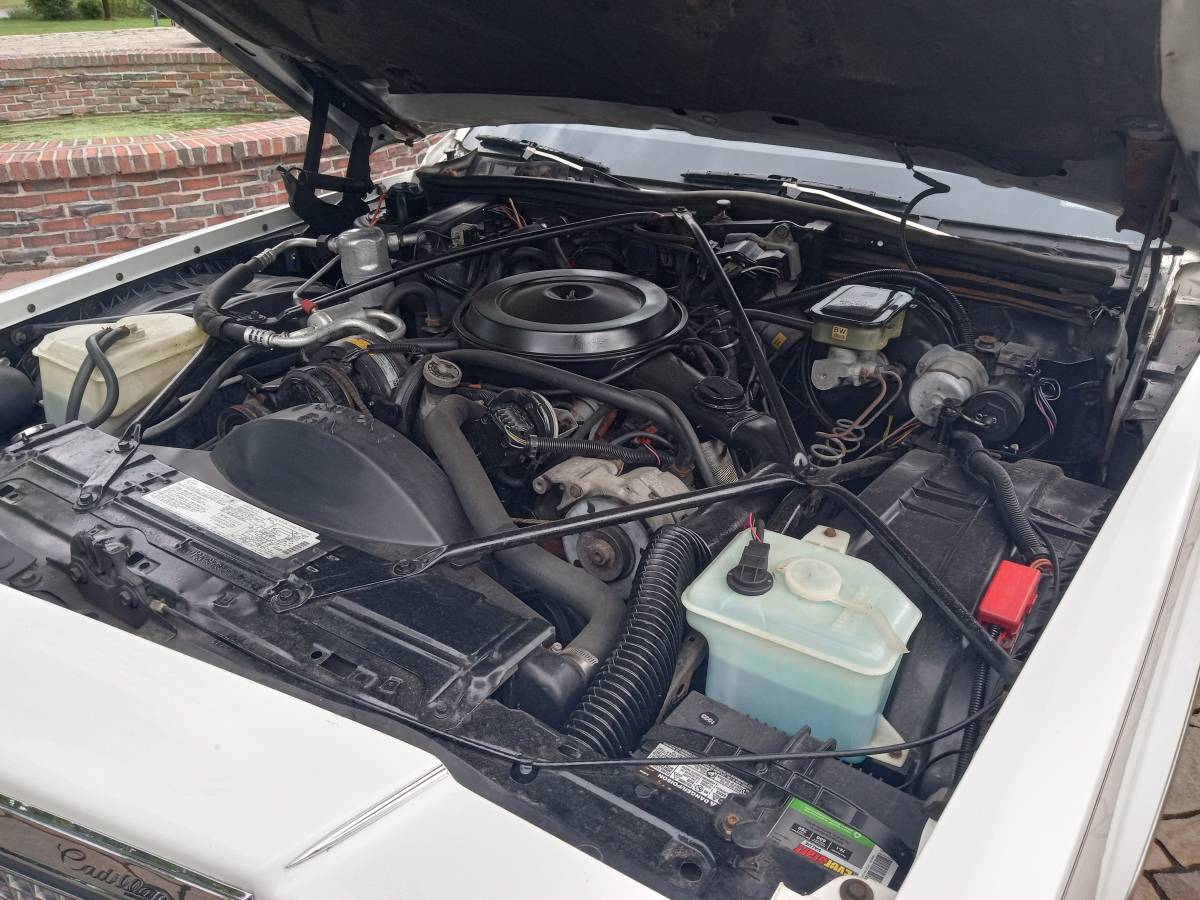 Cadillac-brougham-1988-white-2