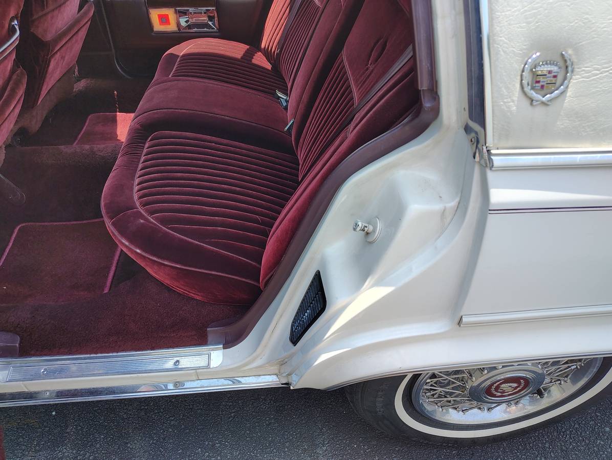 Cadillac-brougham-1988-white-5