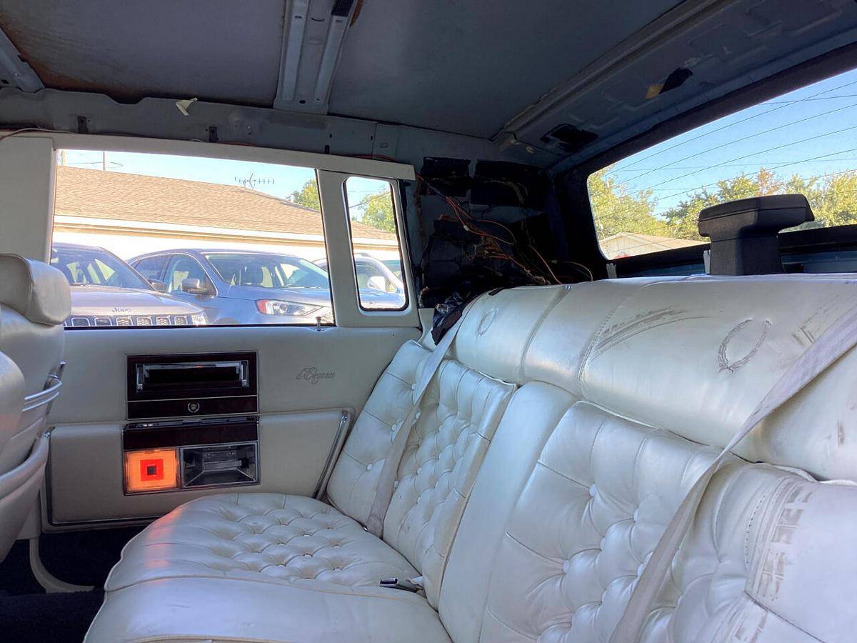 Cadillac-brougham-1991-blue-10