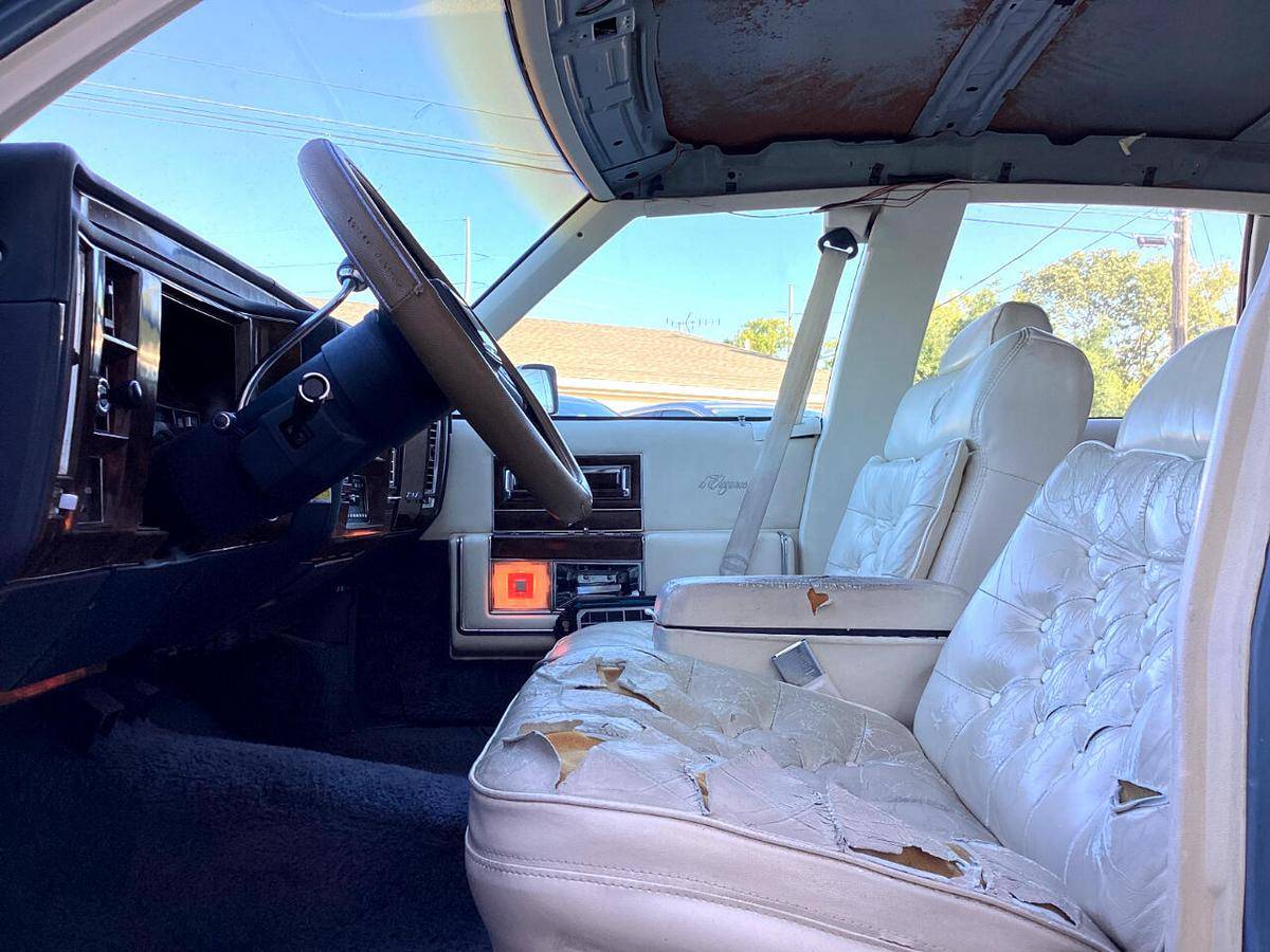 Cadillac-brougham-1991-blue-12