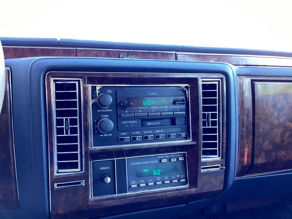 Cadillac-brougham-1991-blue-16