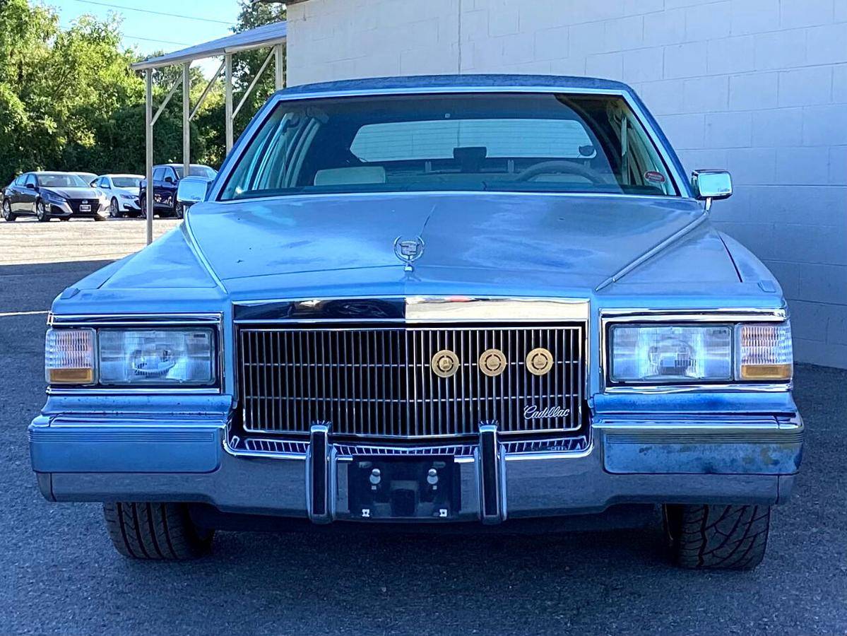 Cadillac-brougham-1991-blue-17