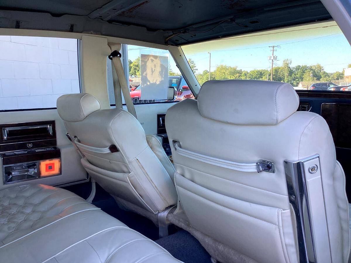 Cadillac-brougham-1991-blue-9