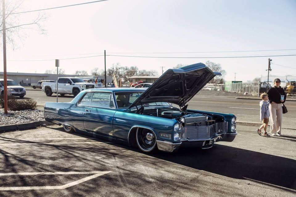 Cadillac-calais-1966-blue