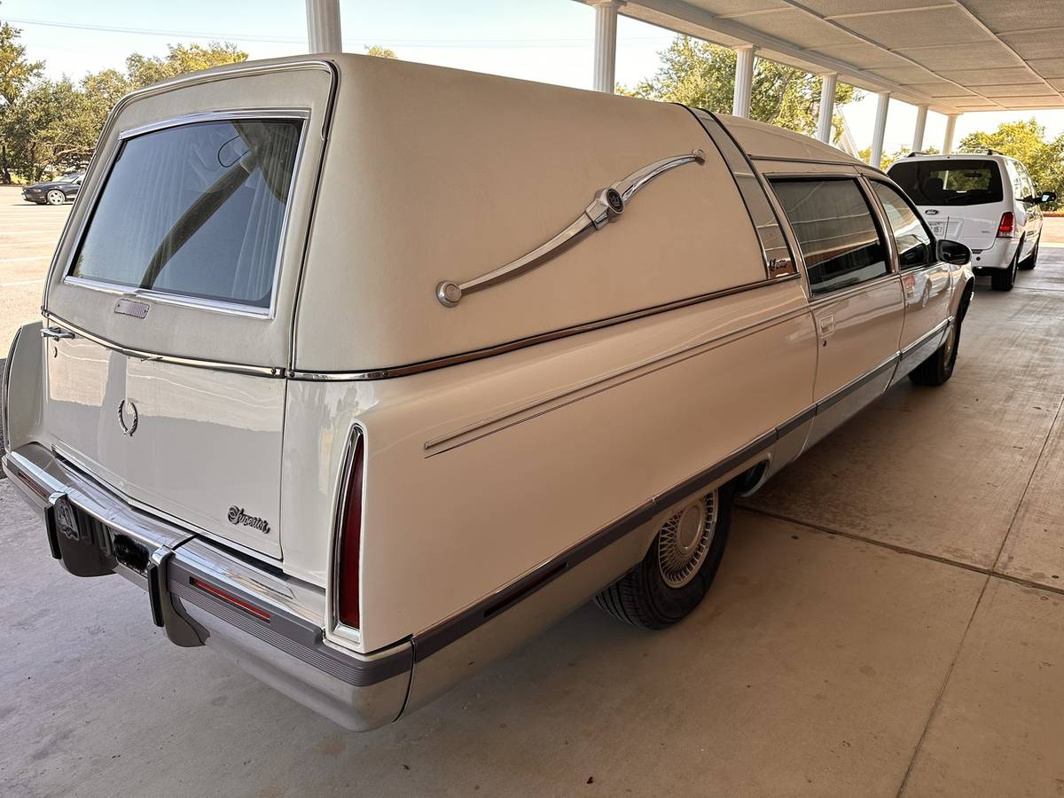 Cadillac-coach-1995-white-1