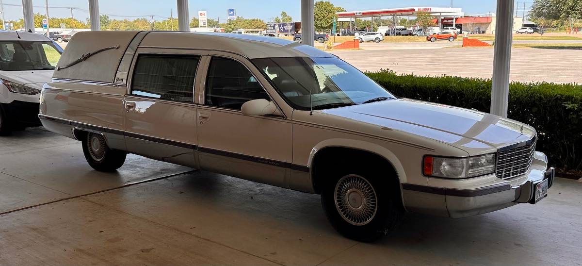 Cadillac-coach-1995-white-2