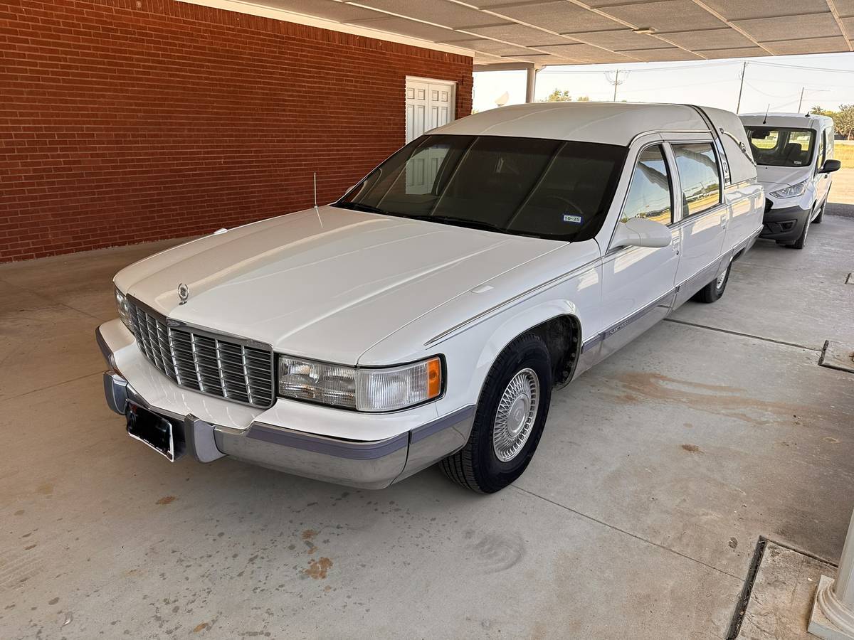 Cadillac-coach-1995-white-4