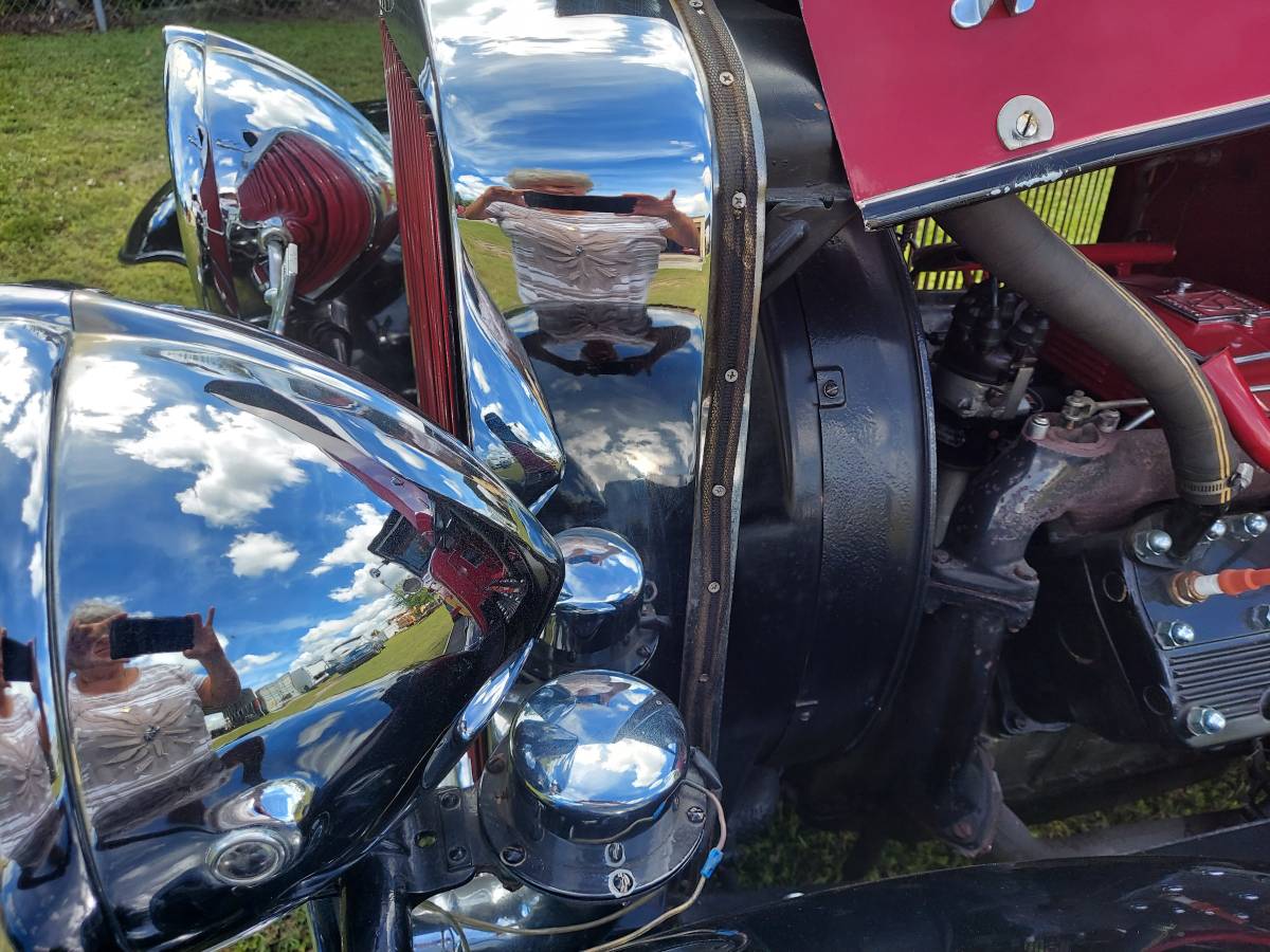 Cadillac-coupe-1928-red-12