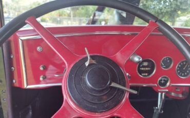 Cadillac-coupe-1928-red-13