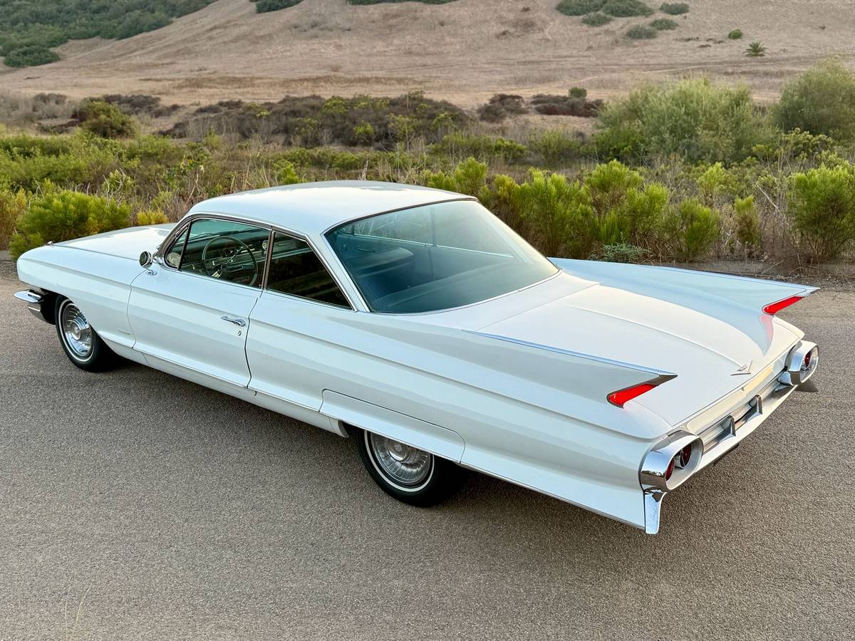 Cadillac-coupe-1961-2