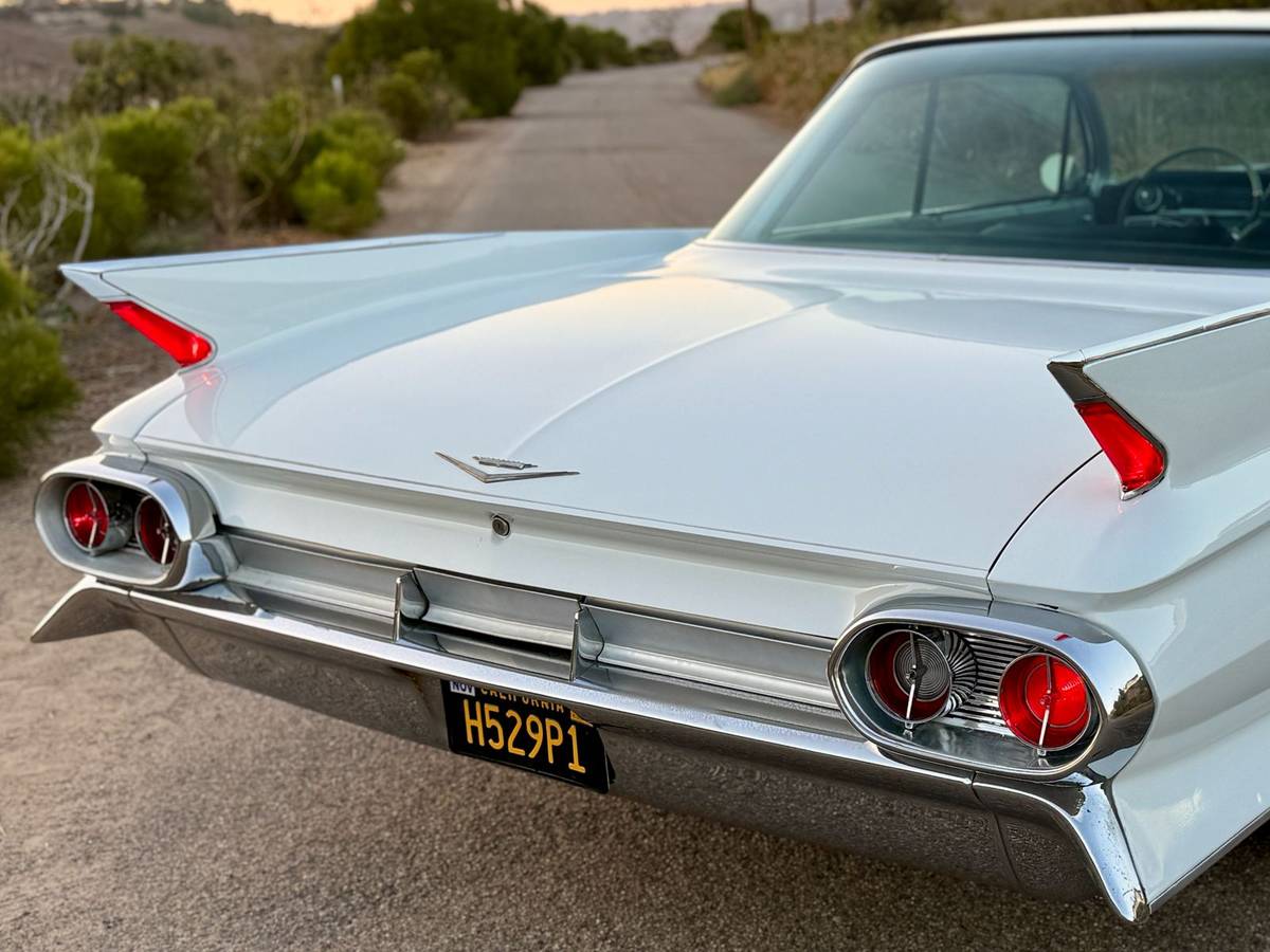 Cadillac-coupe-1961-36