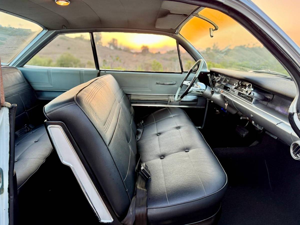 Cadillac-coupe-1961-45