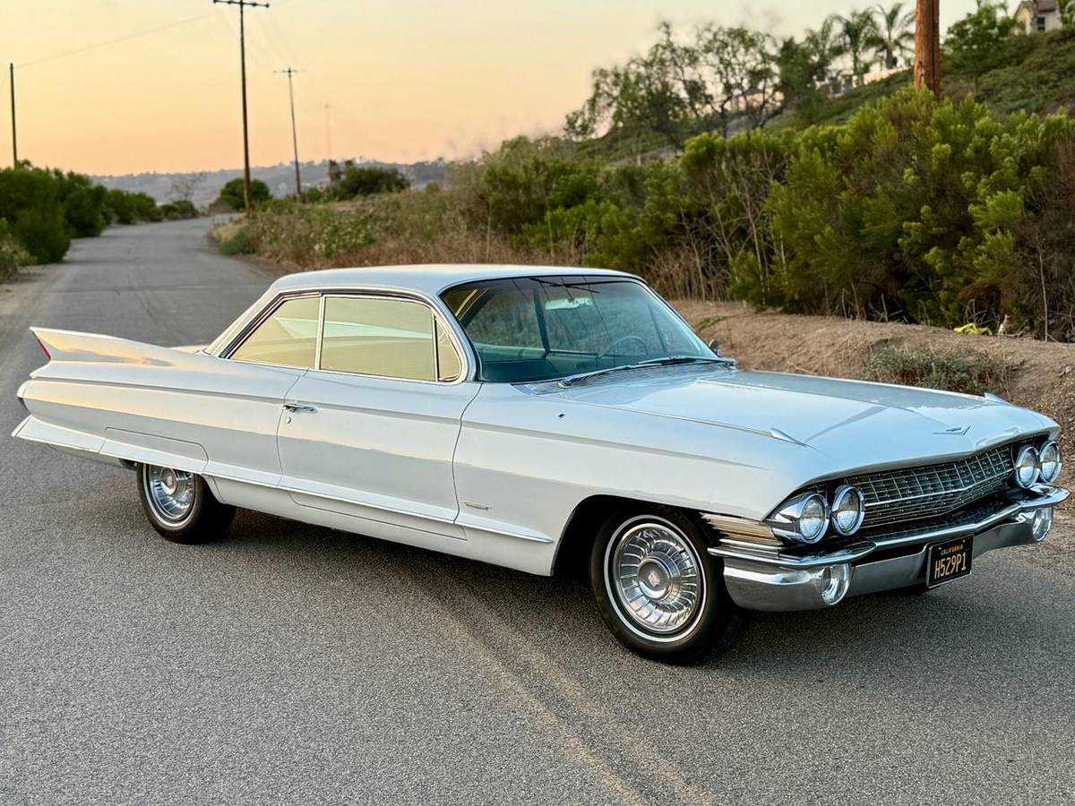 Cadillac-coupe-1961-5