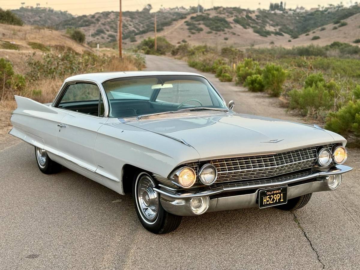Cadillac-coupe-1961-53