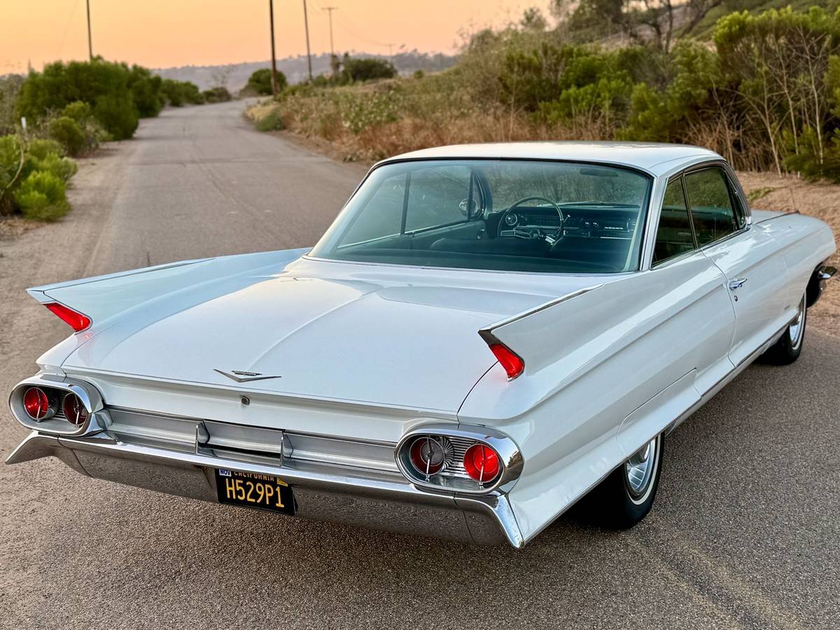 Cadillac-coupe-1961-64