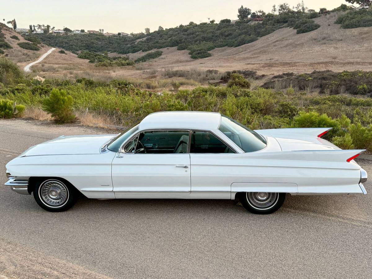 Cadillac-coupe-1961-72