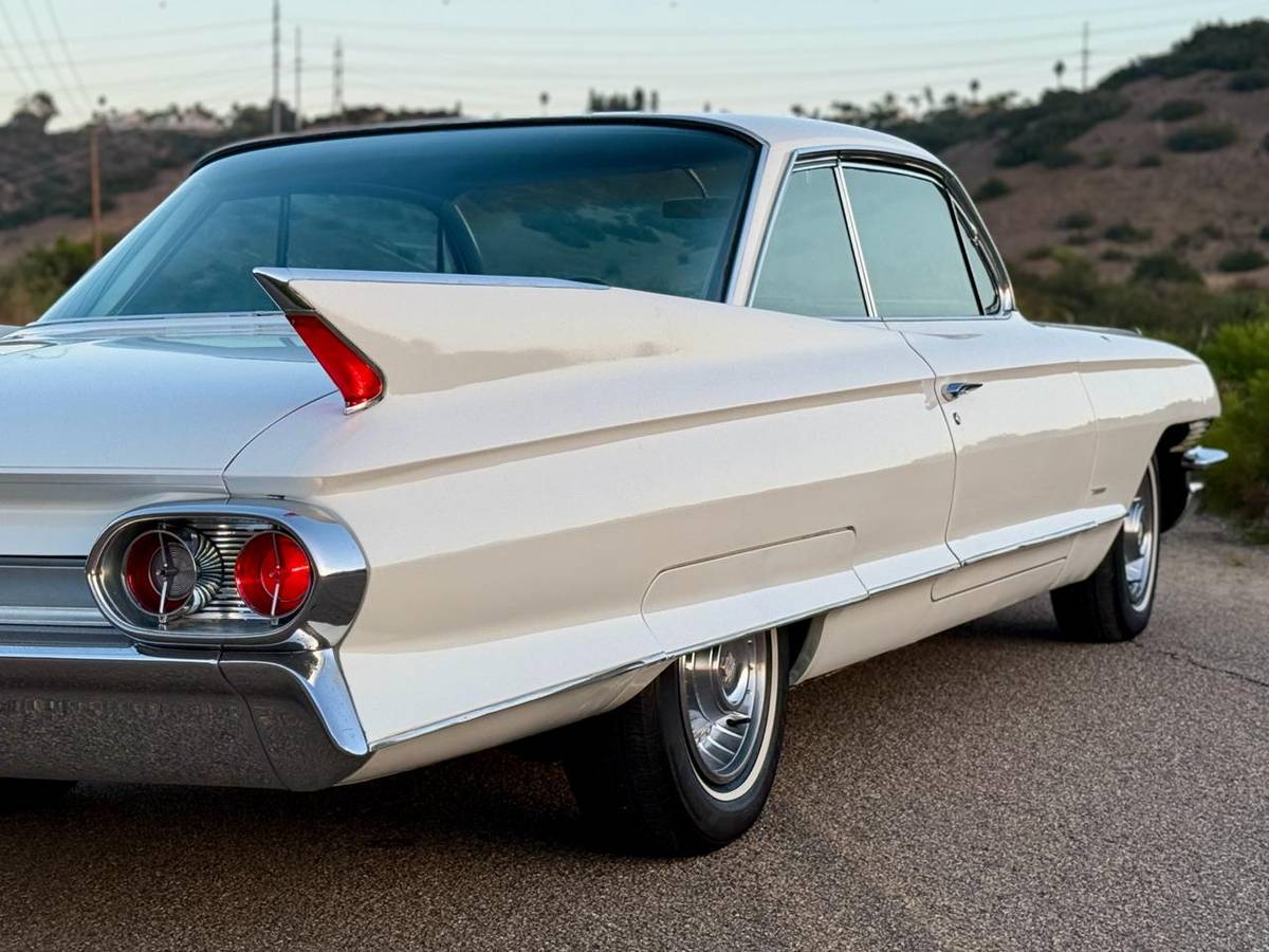 Cadillac-coupe-1961-78