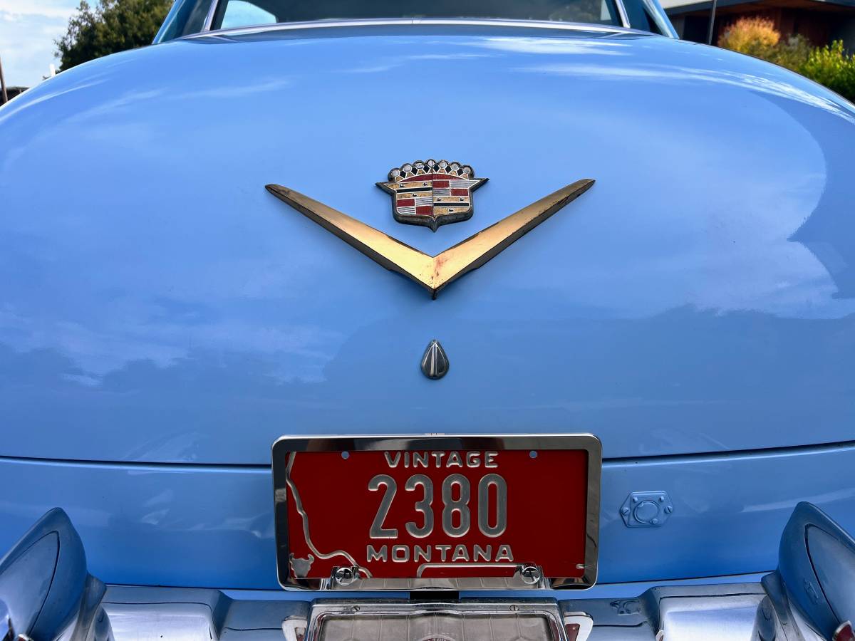 Cadillac-coupe-deville-1952-blue-13