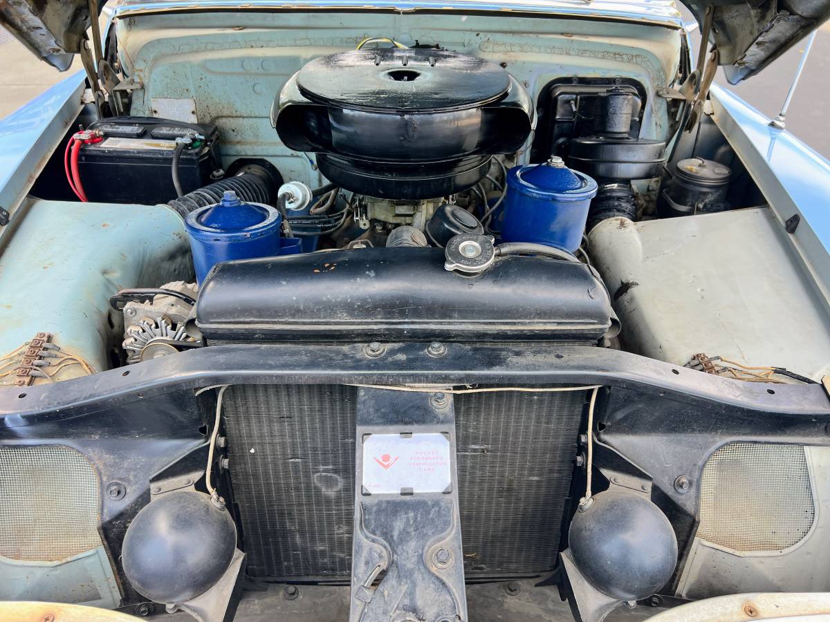 Cadillac-coupe-deville-1952-blue-17