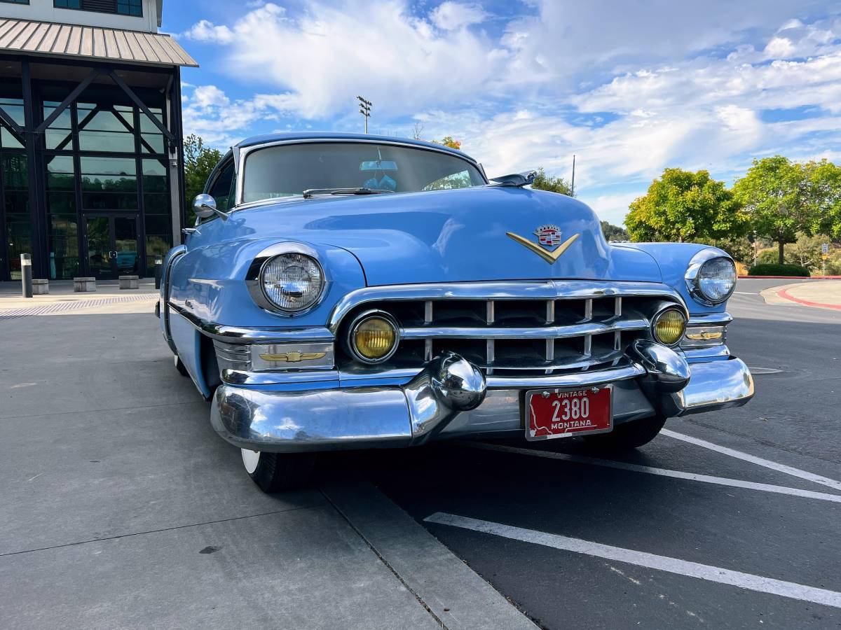 Cadillac-coupe-deville-1952-blue-20