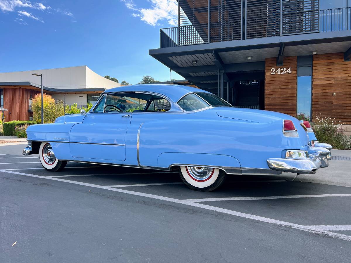 Cadillac-coupe-deville-1952-blue-6
