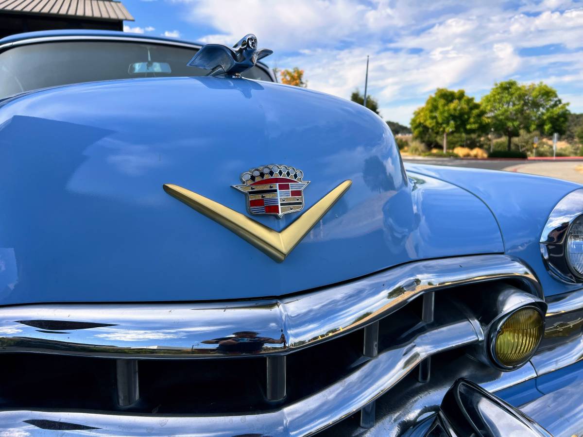 Cadillac-coupe-deville-1952-blue-8