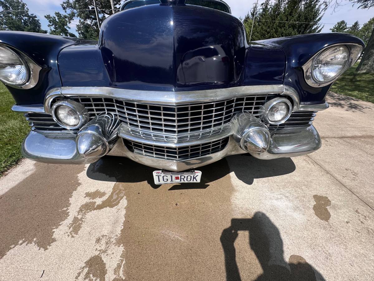 Cadillac-coupe-deville-1954-9