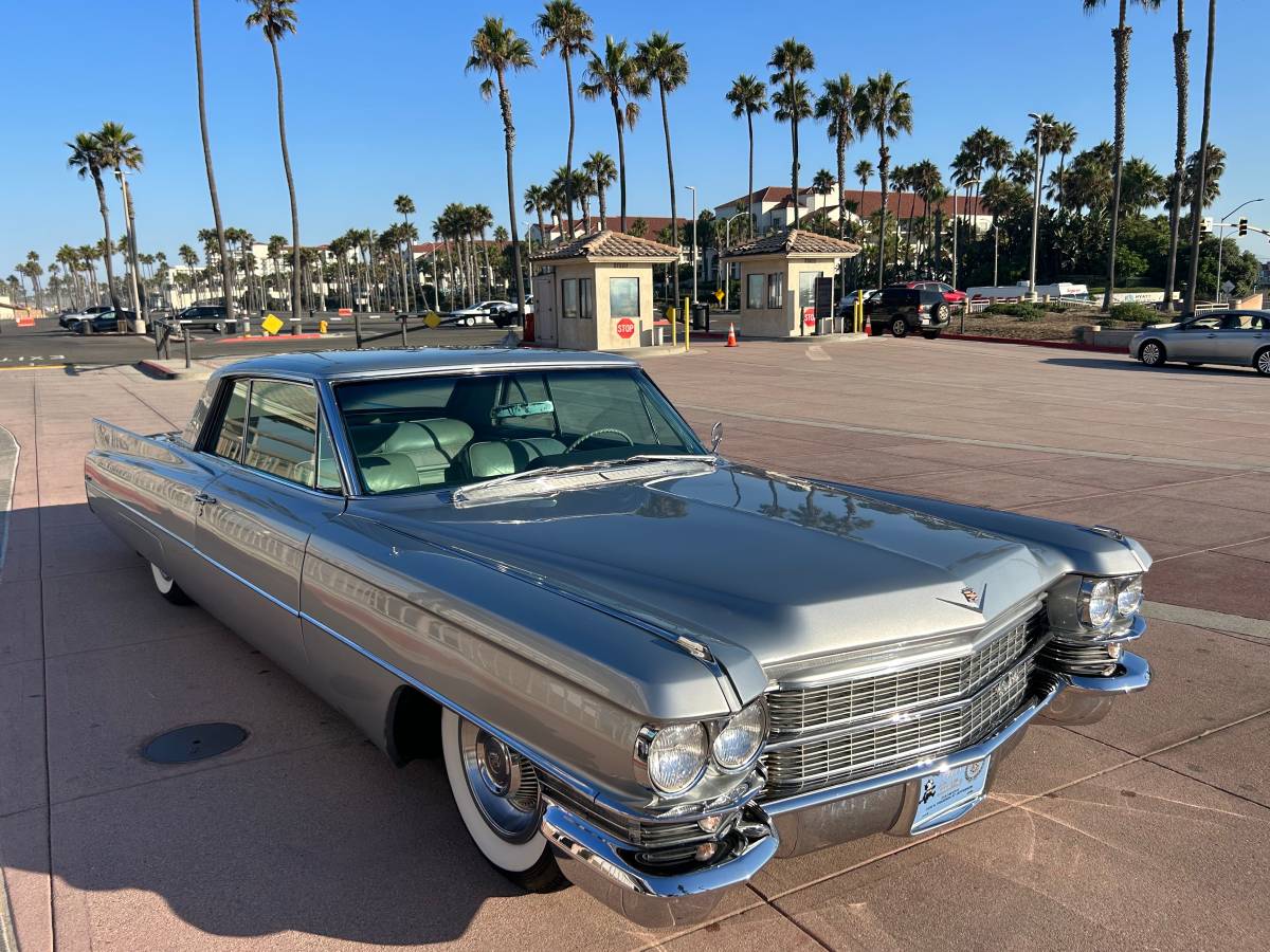 Cadillac-coupe-deville-1963-silver-1