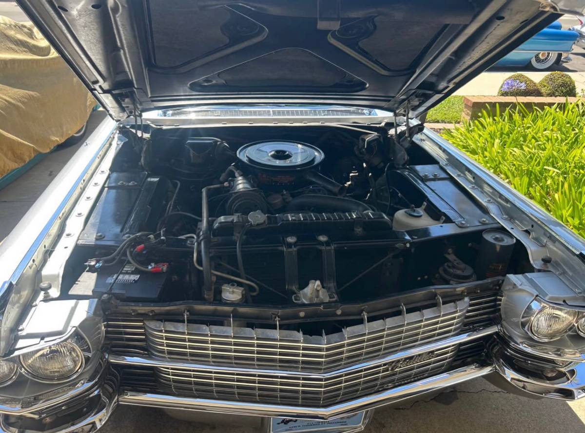 Cadillac-coupe-deville-1963-silver-3