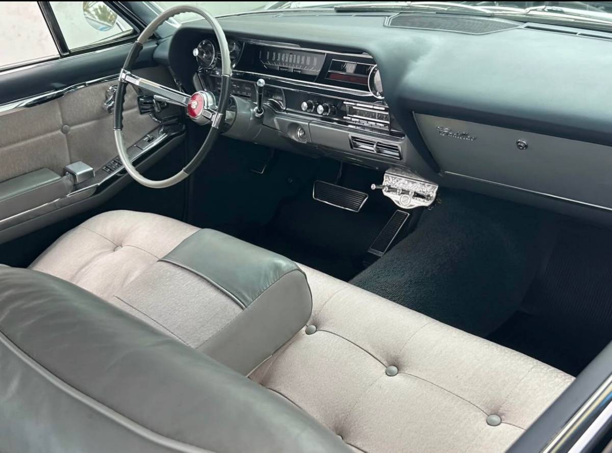 Cadillac-coupe-deville-1963-silver-5