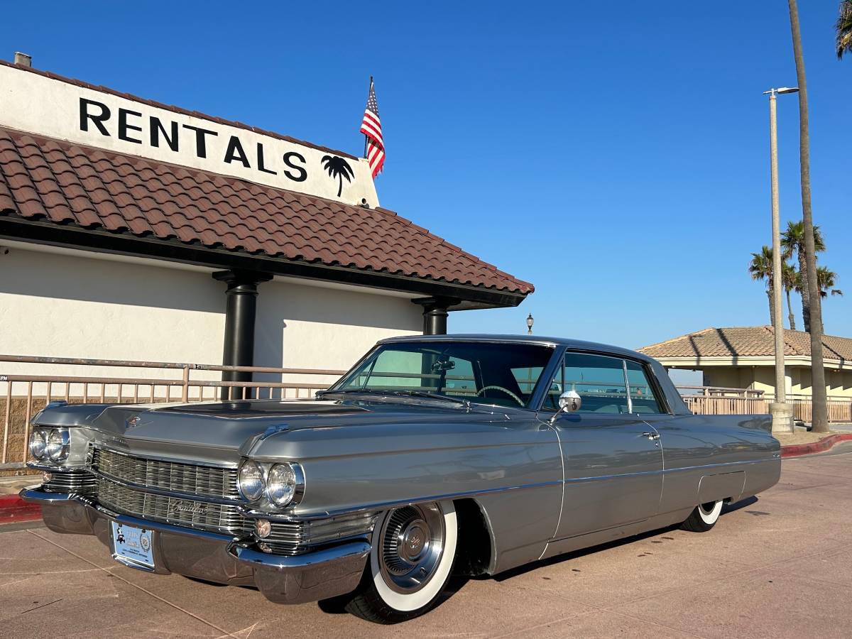 Cadillac-coupe-deville-1963-silver