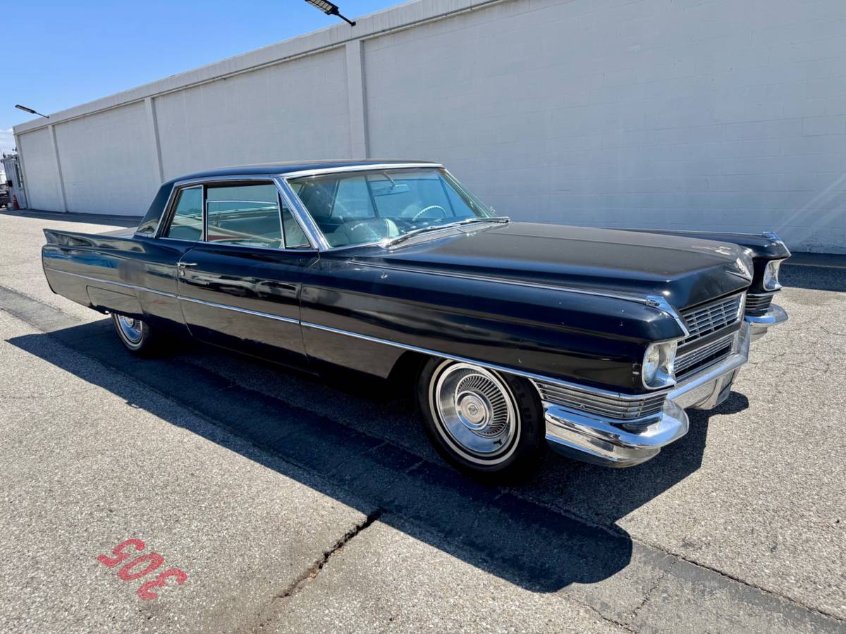 Cadillac-coupe-deville-1964-1