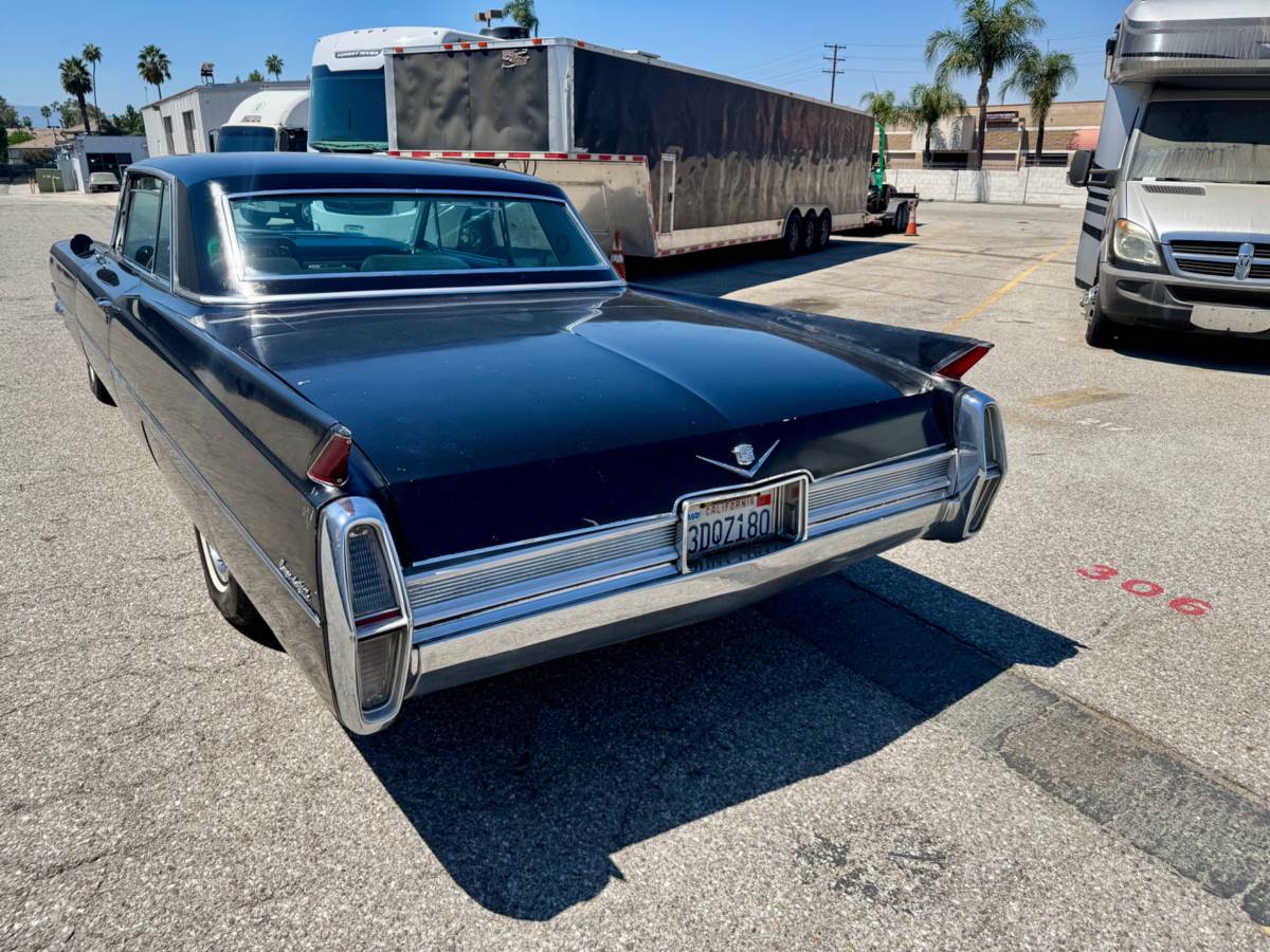 Cadillac-coupe-deville-1964-10