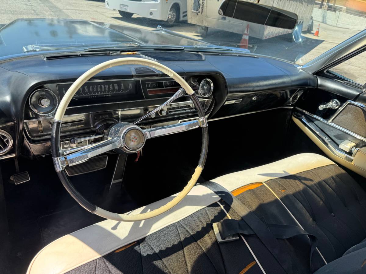 Cadillac-coupe-deville-1964-13