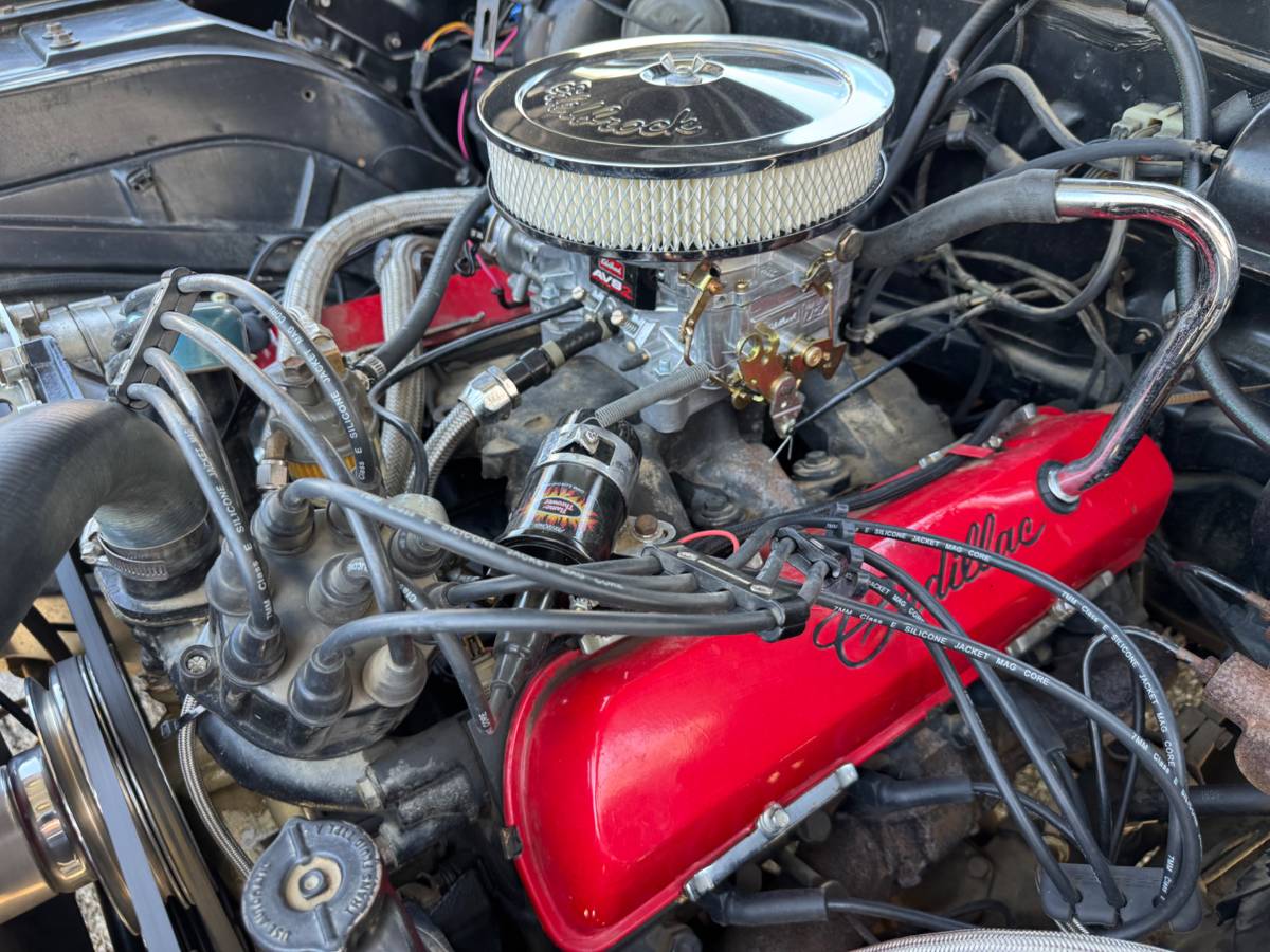 Cadillac-coupe-deville-1964-16