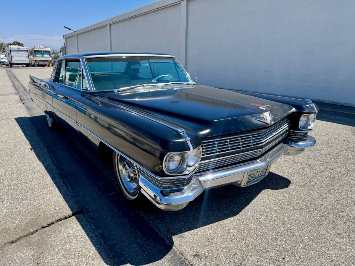 Cadillac-coupe-deville-1964-2