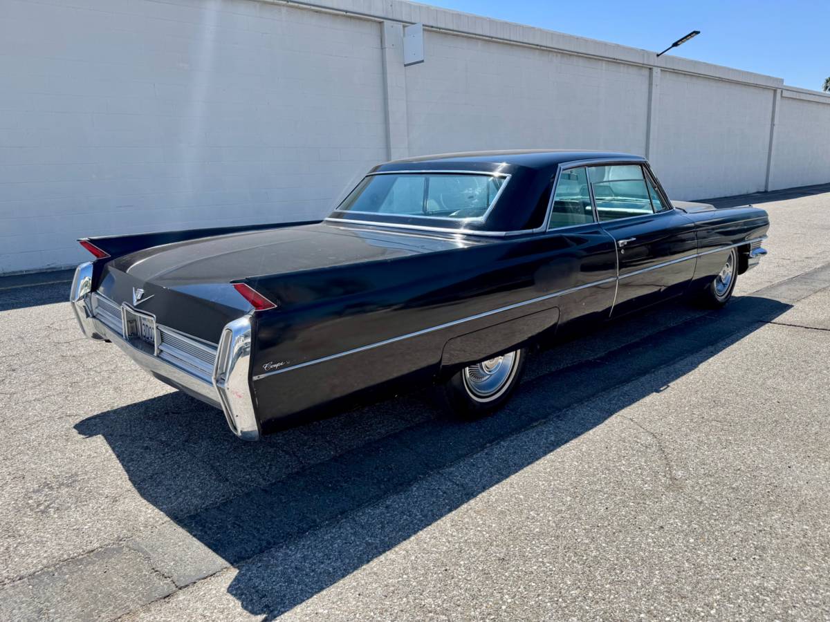 Cadillac-coupe-deville-1964-4