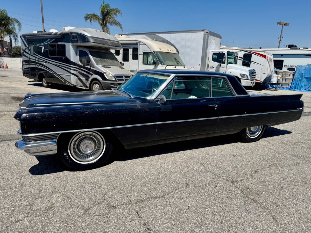 Cadillac-coupe-deville-1964-6