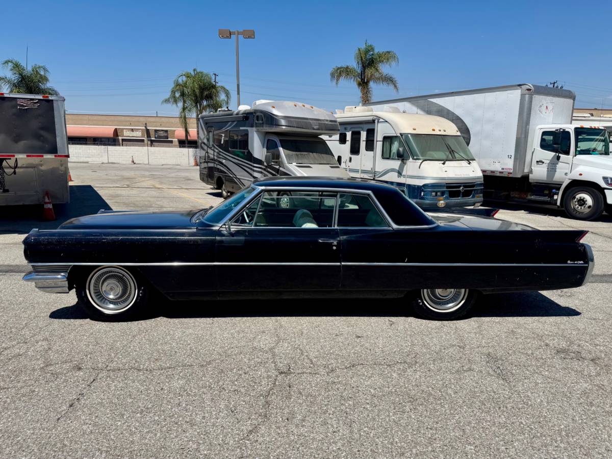Cadillac-coupe-deville-1964-7
