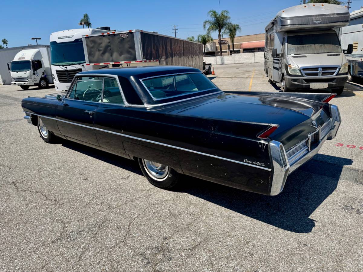 Cadillac-coupe-deville-1964-8